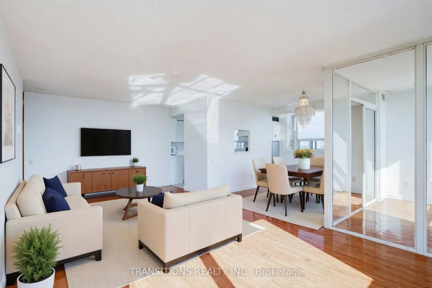 2460 Eglinton Avenue 1016 photo 2