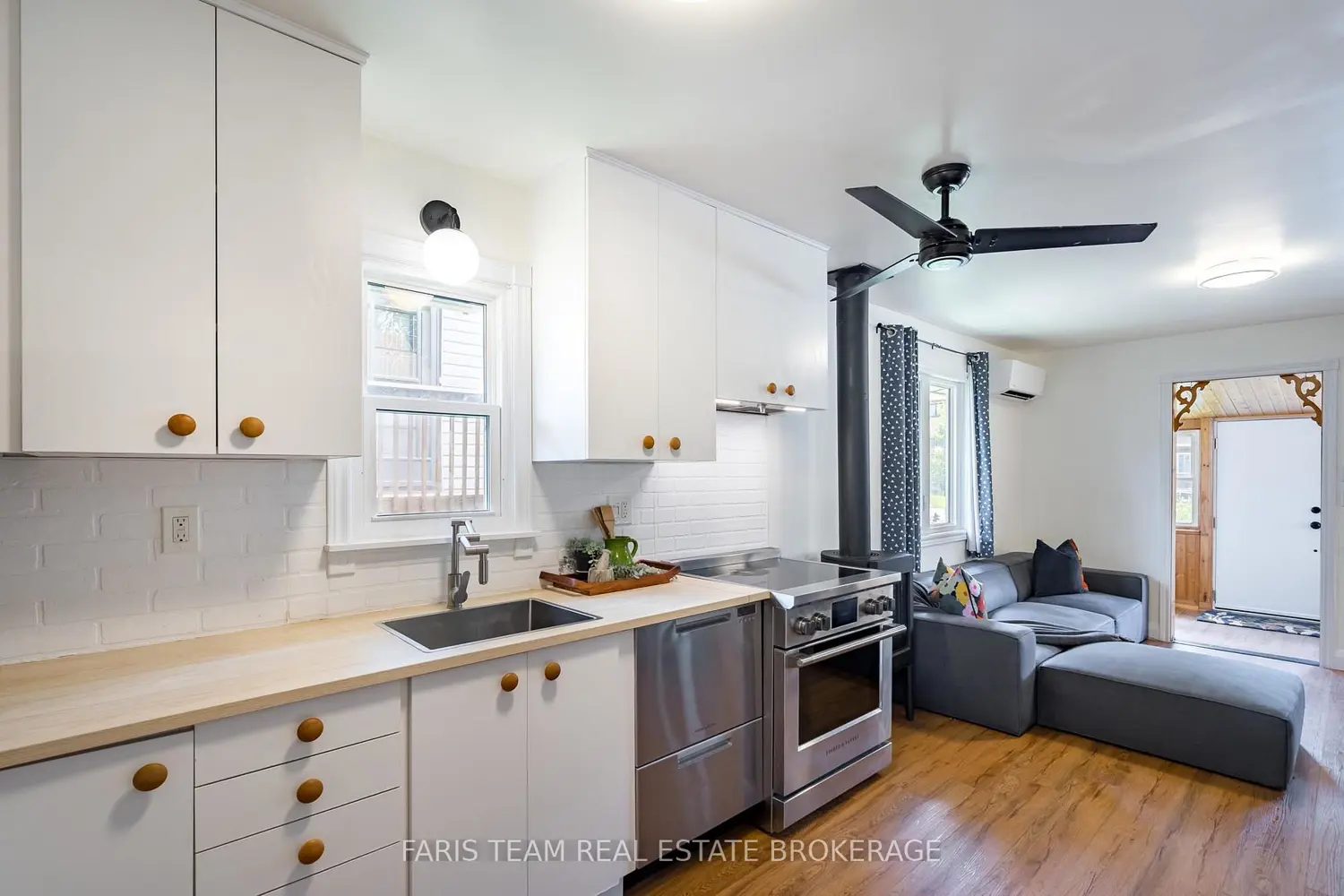 1066 Wood Street photo 5