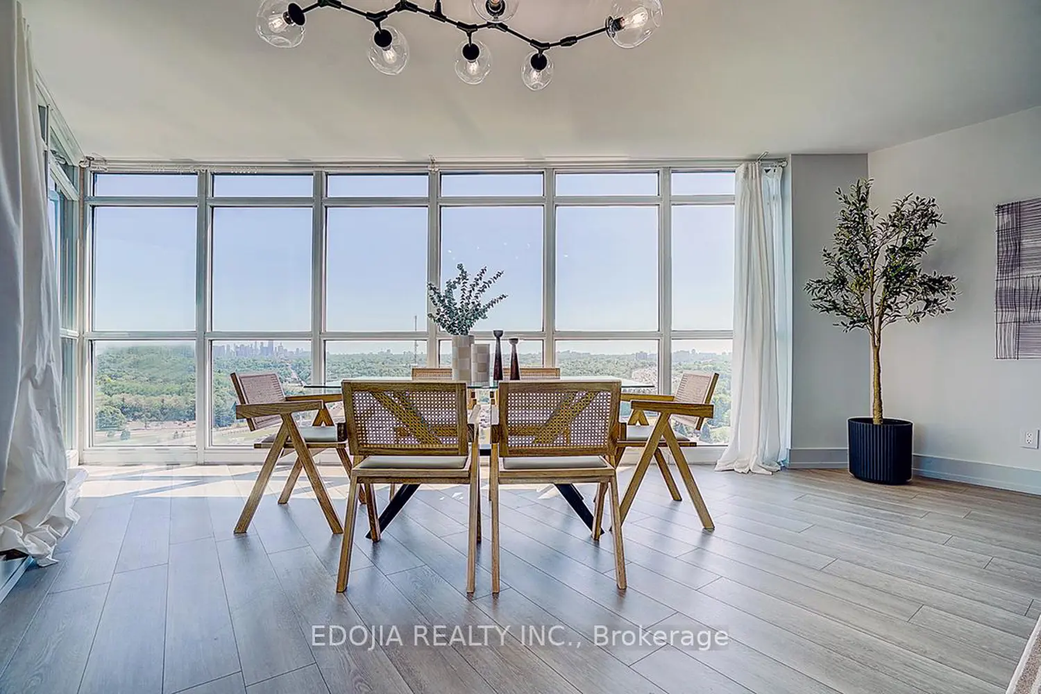 30 Harrison Garden Boulevard 2102