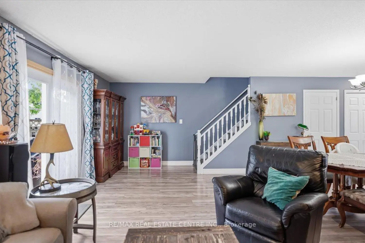 4804 John Street photo 4