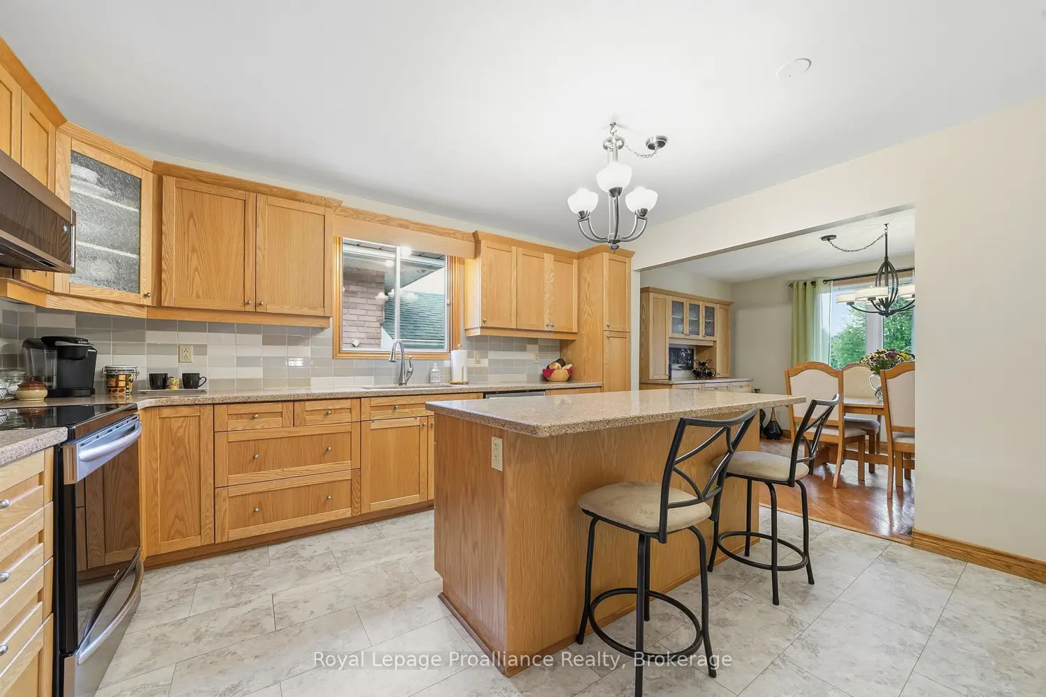 40 Springbrook Crescent photo 2