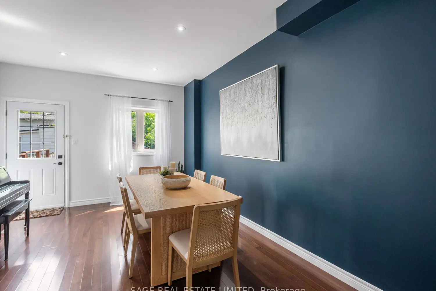 251A Chisholm Avenue photo 3