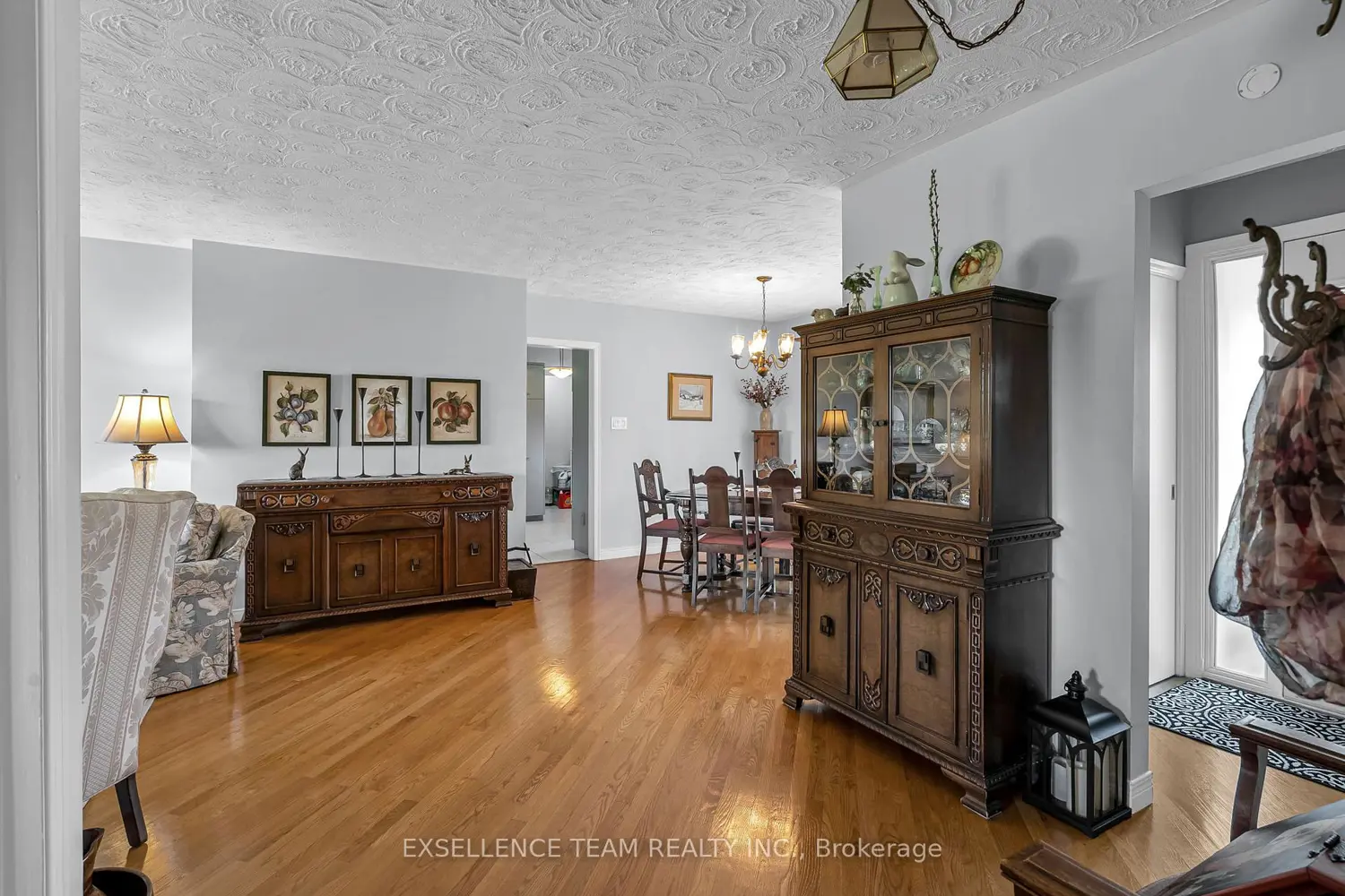7 Hillview Circle photo 2