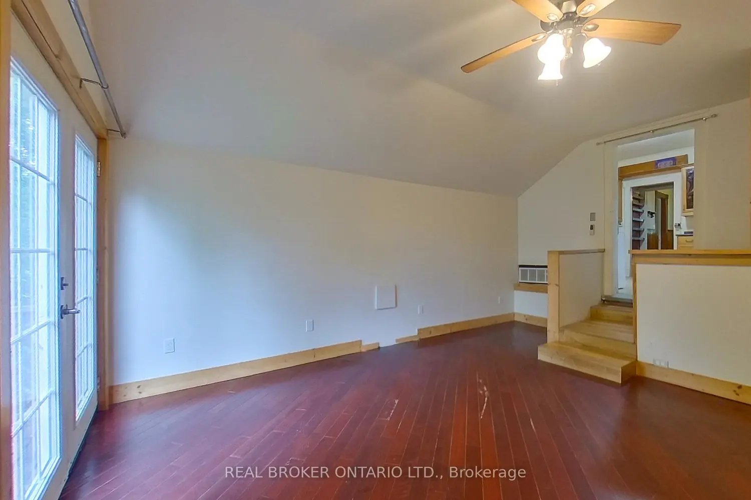 104 Isla Street photo 5