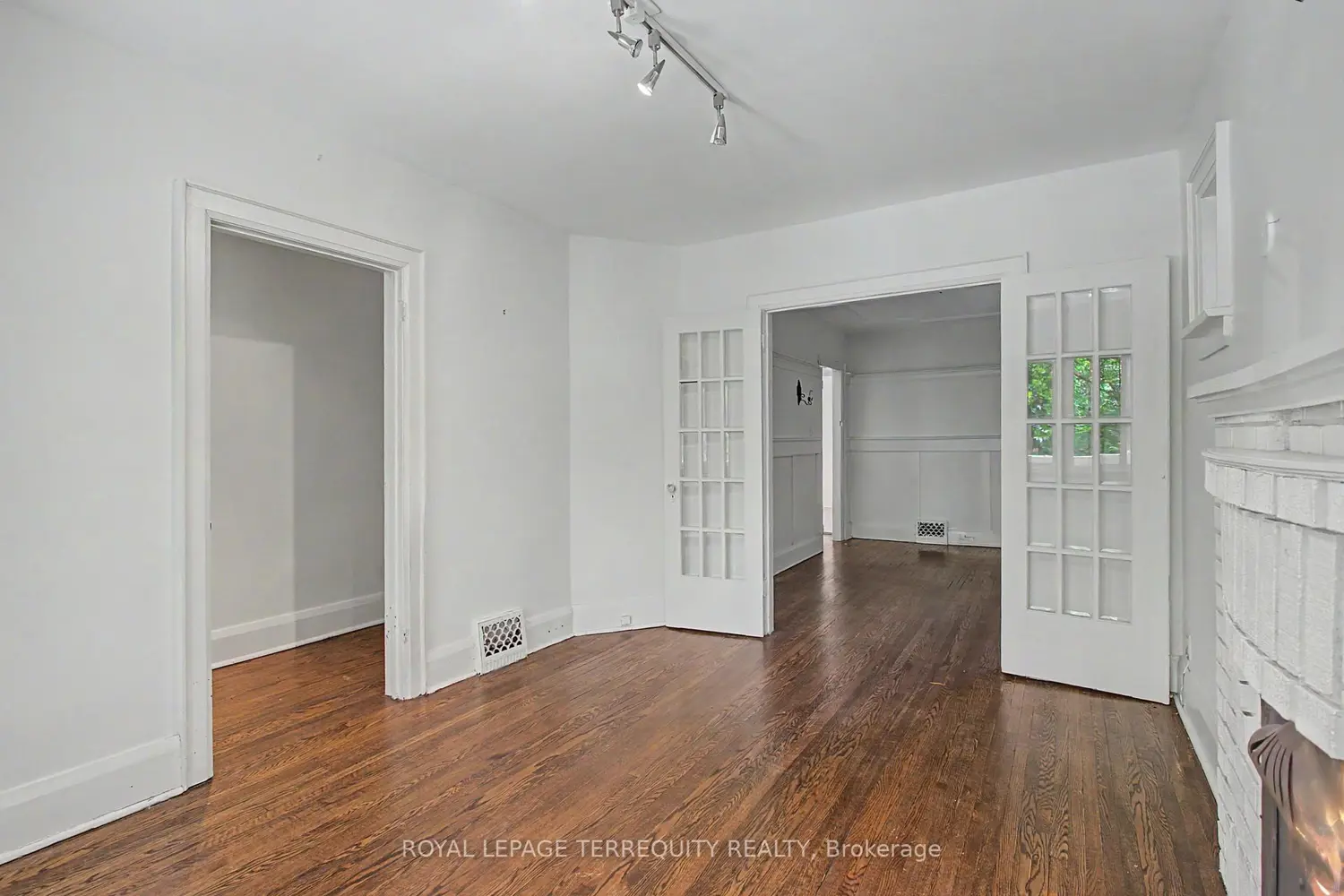 122 Ascot Avenue photo 5