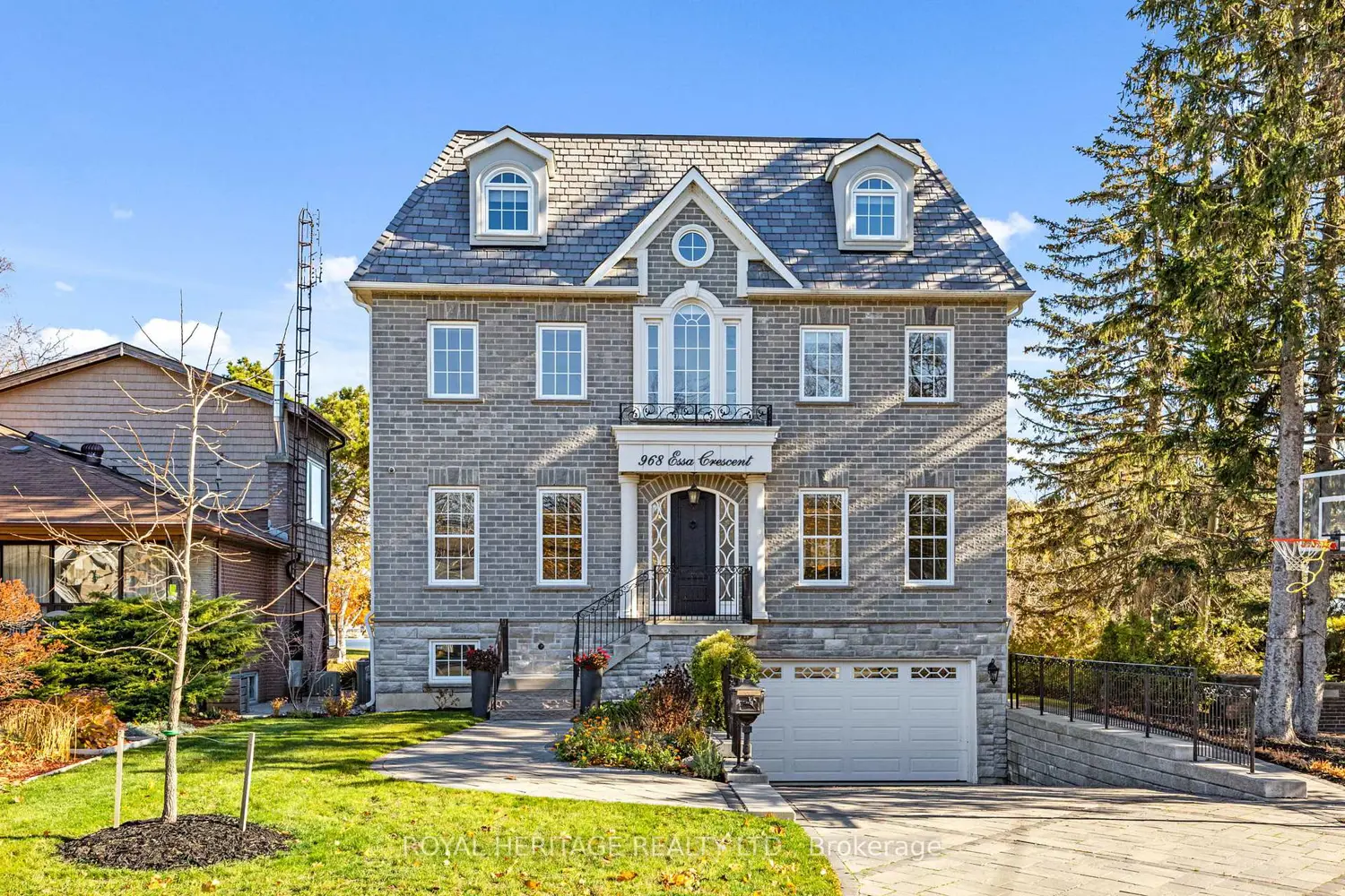 968 Essa Crescent photo 5