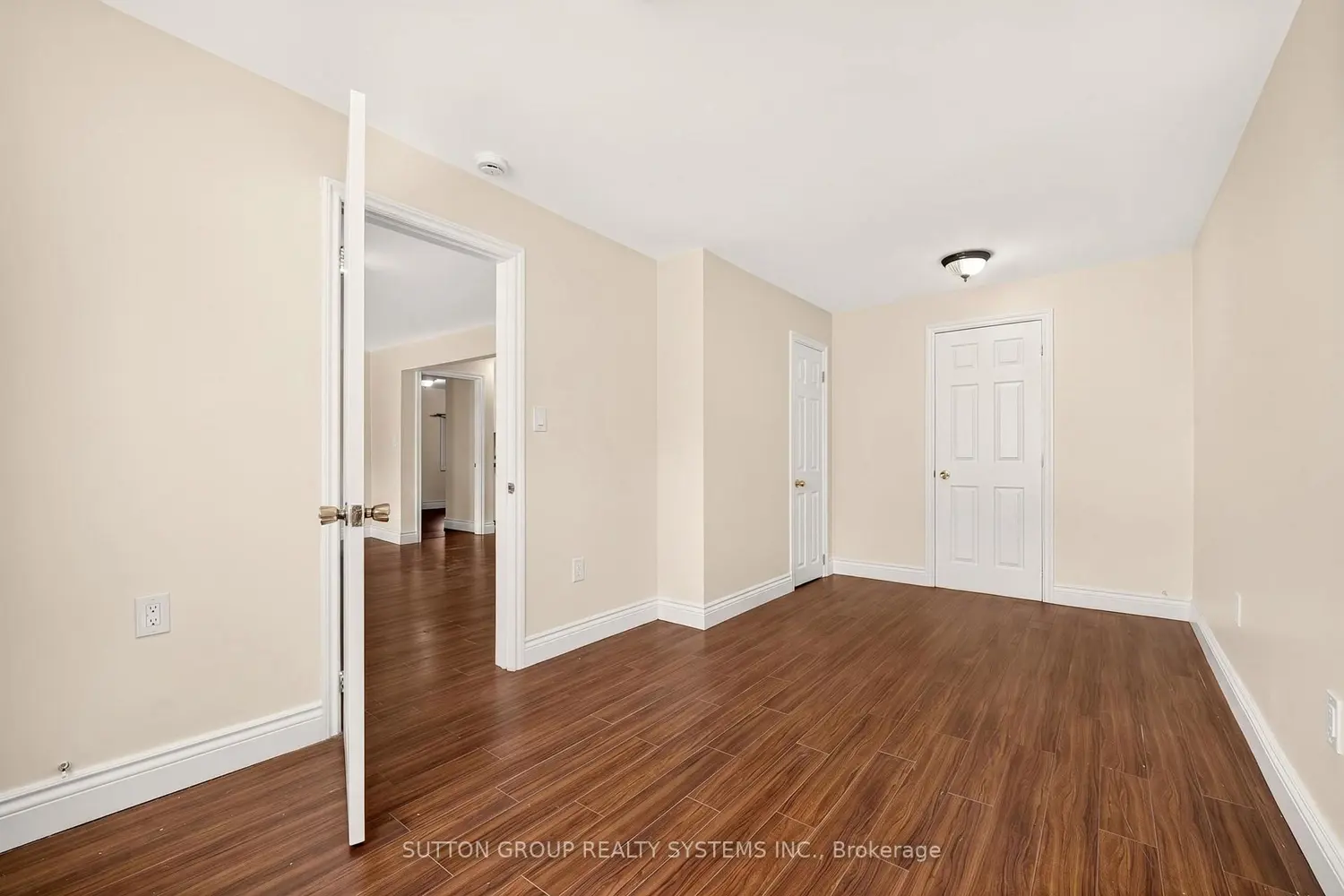 2082 Lilac Drive photo 4