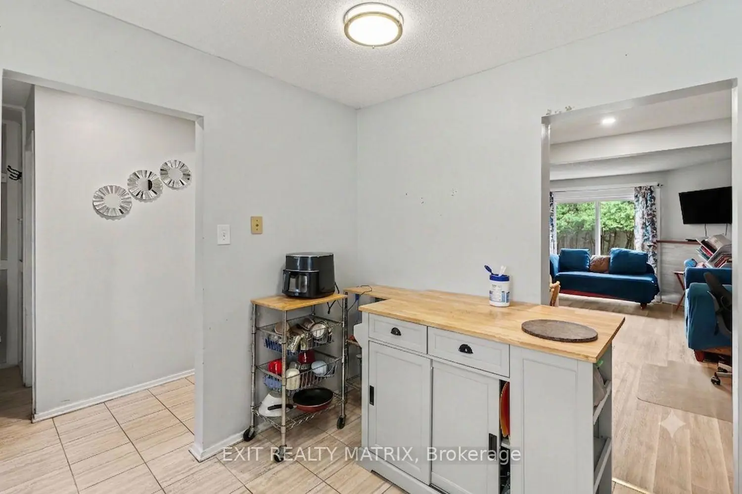1661 Heron Road 3 photo 4