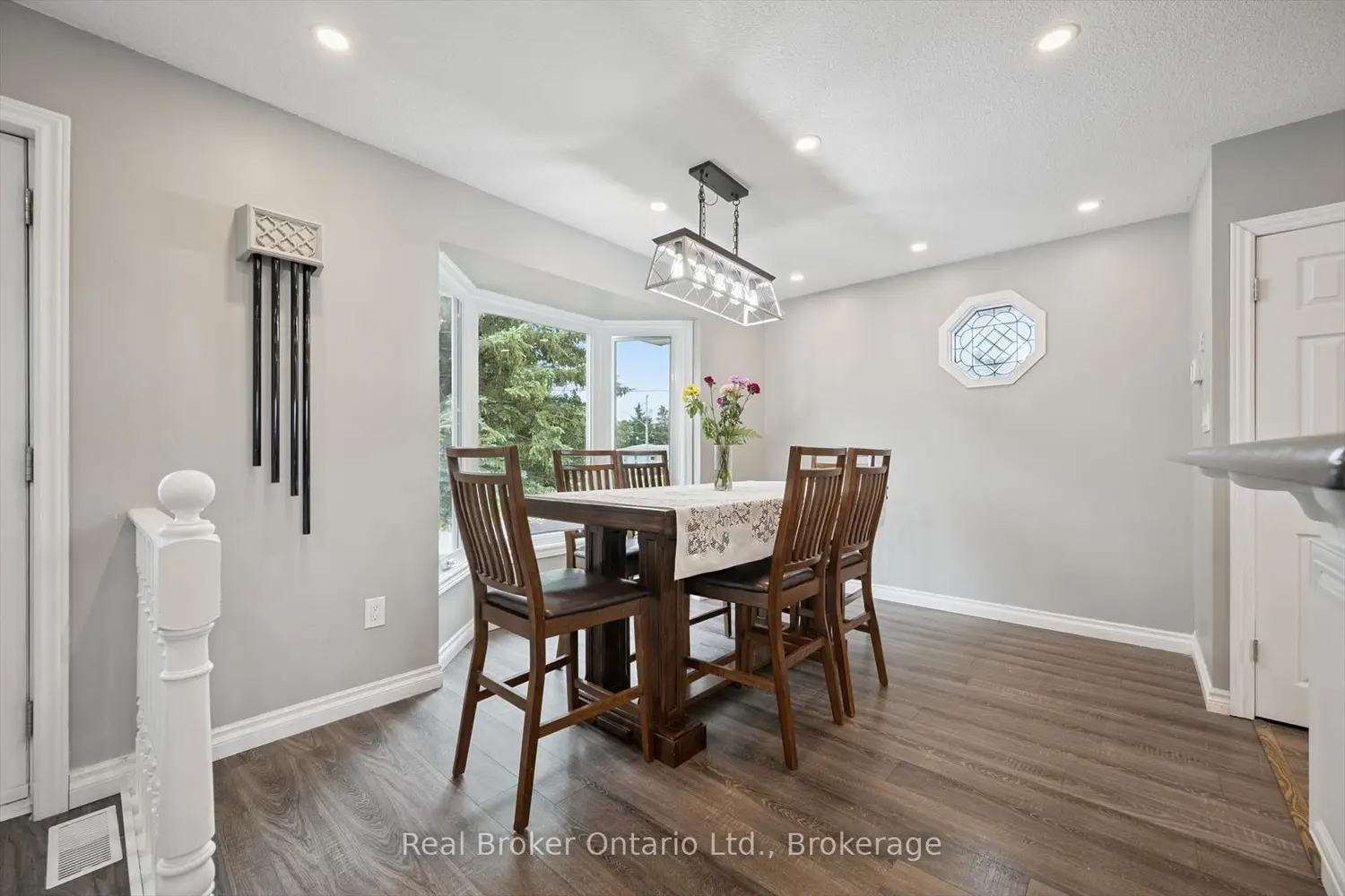 170 Elmslie Place photo 4