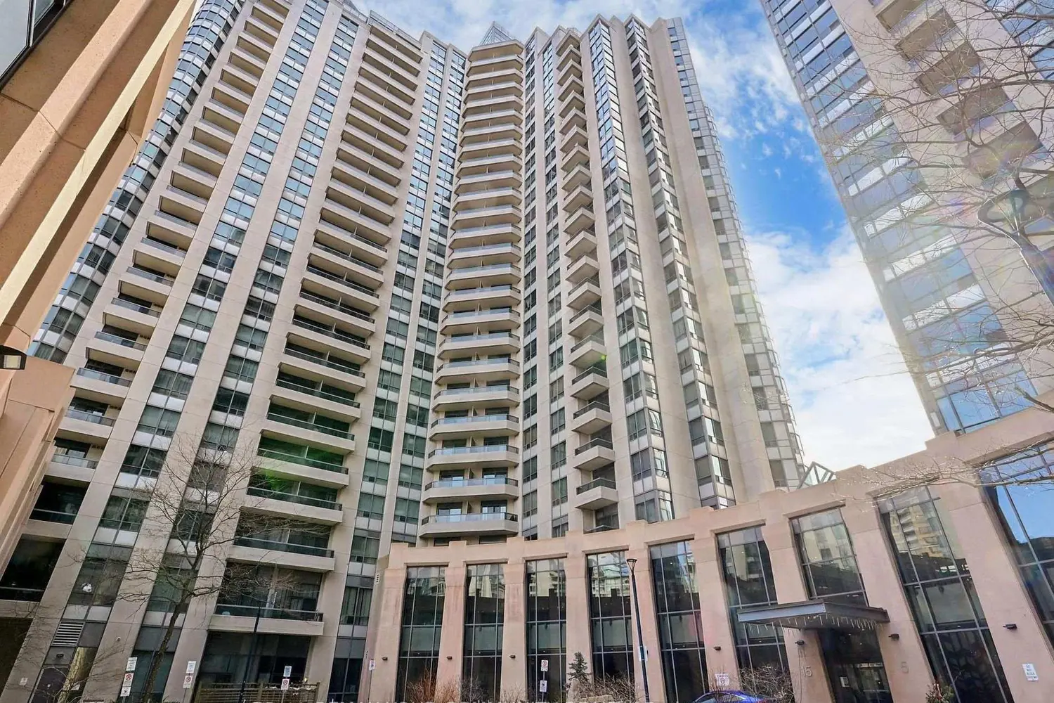 15 Northtown Way 929