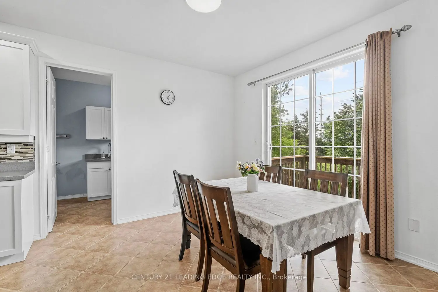 101 Woodbine Place photo 2