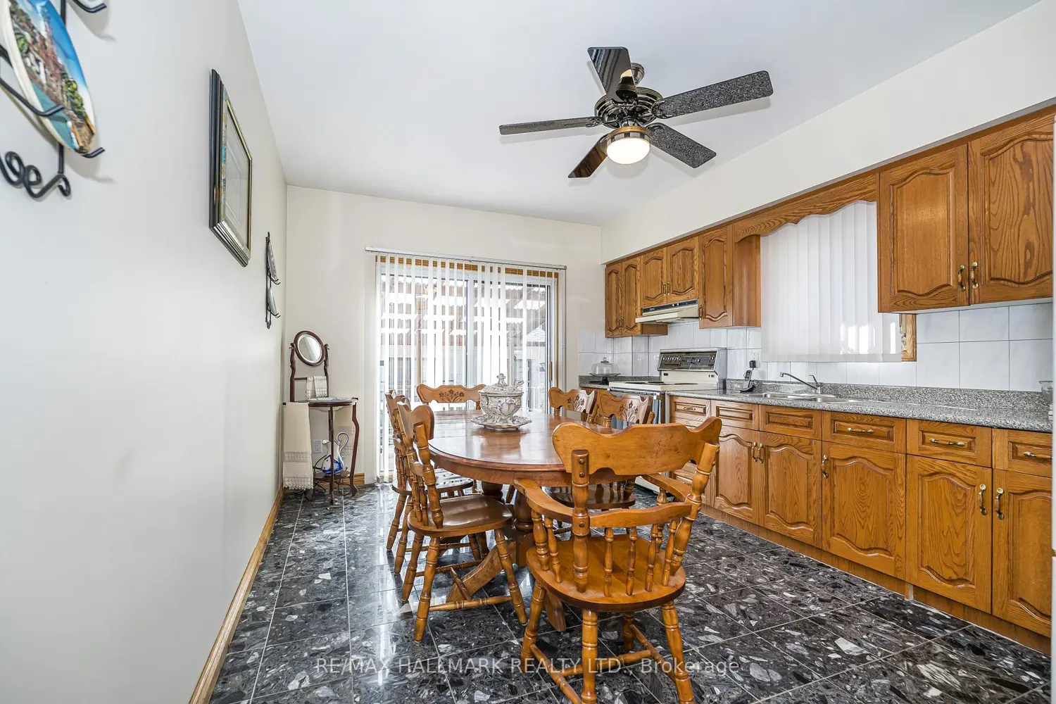 47 Montrose Avenue photo 5