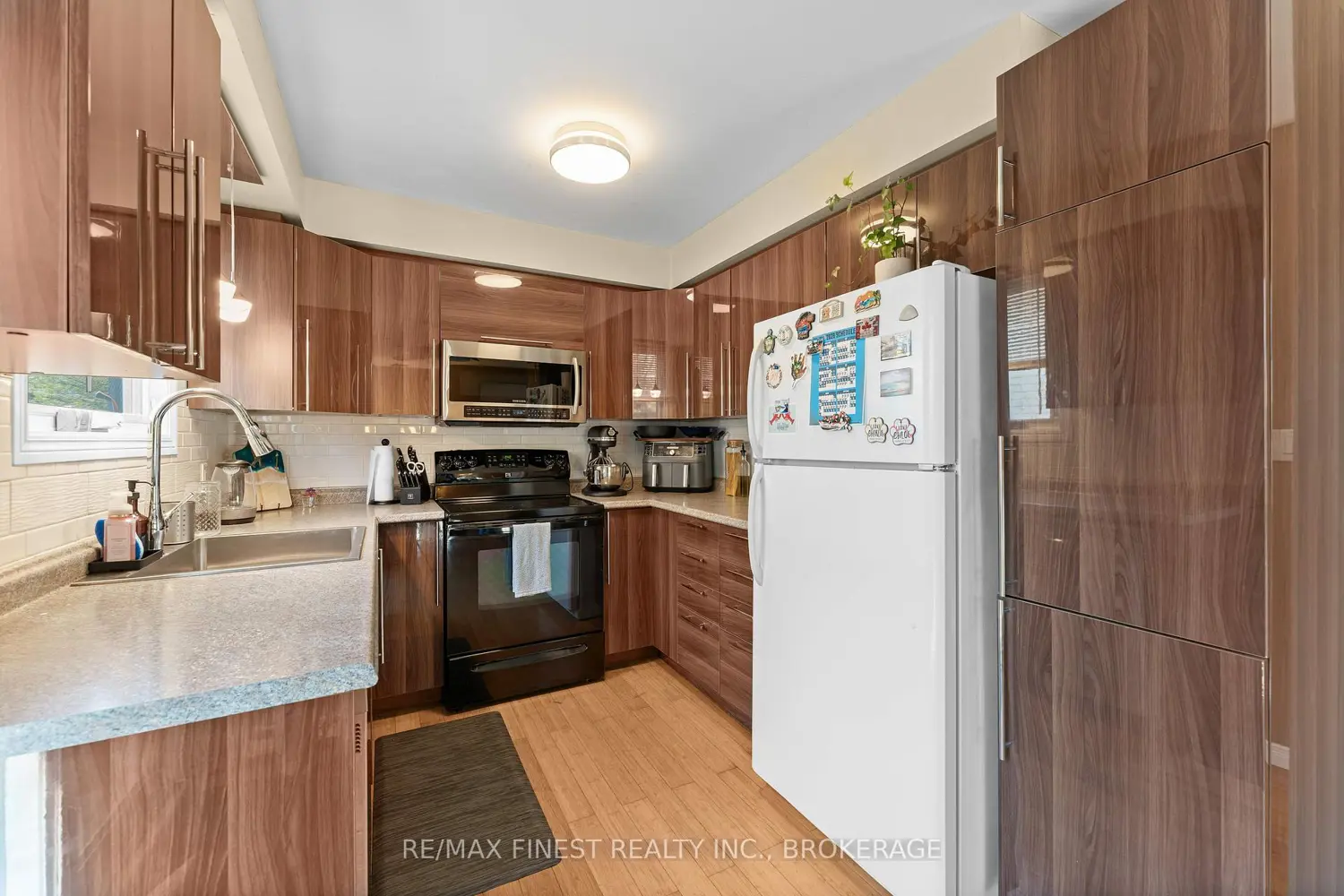 102 Grenadier Drive photo 5