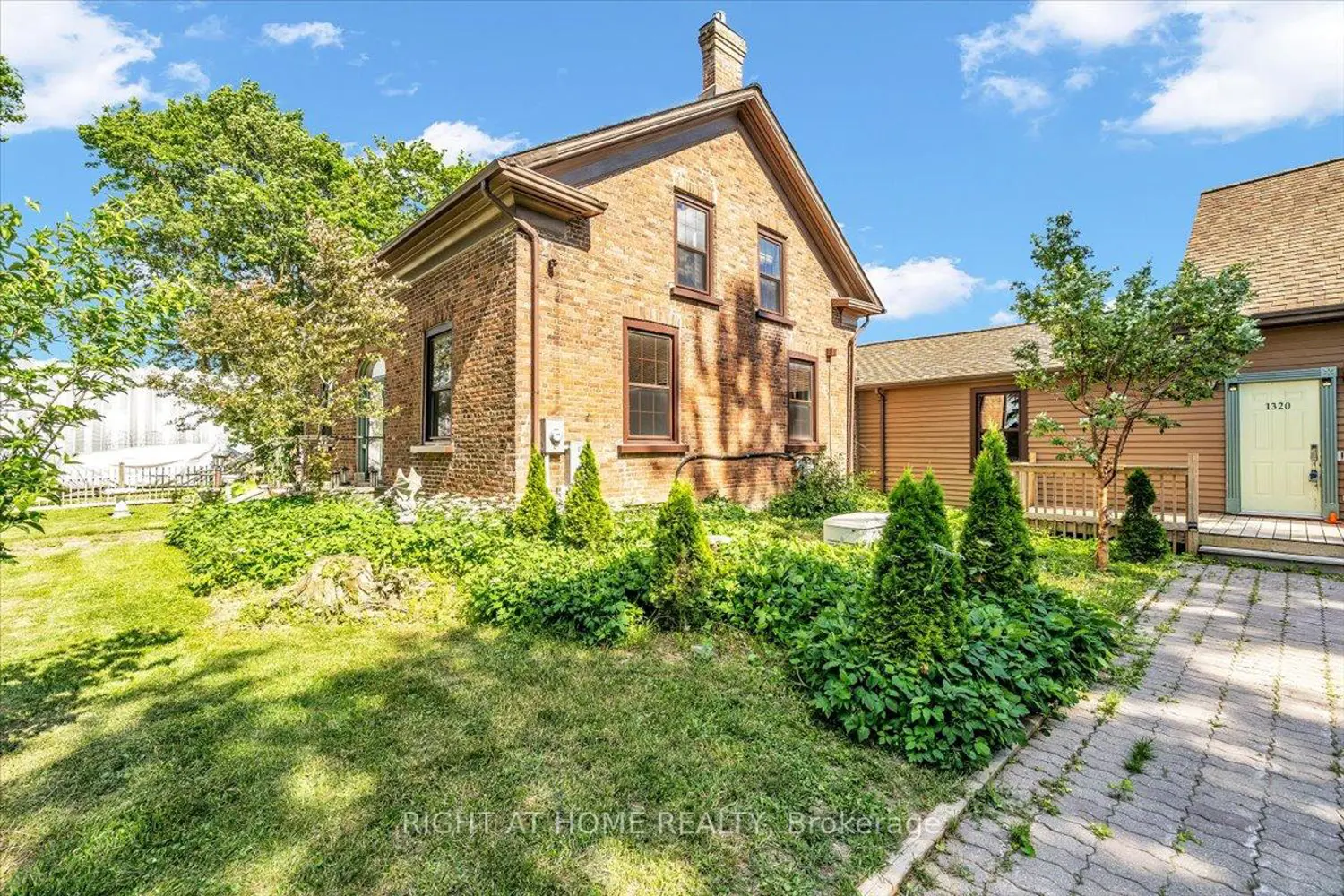 1320 King Street photo 3