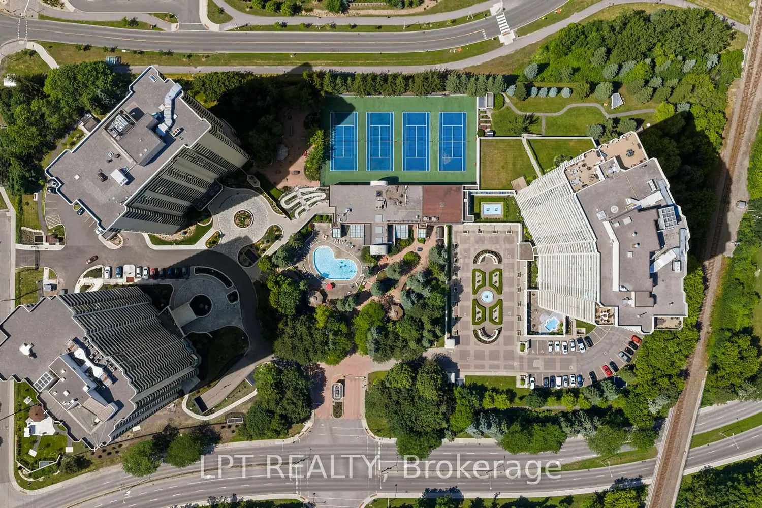 1510 Riverside Drive 1505 photo 2