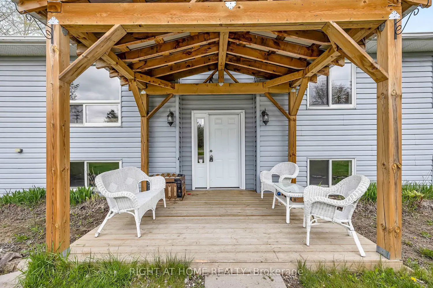 637 Townline Road photo 3