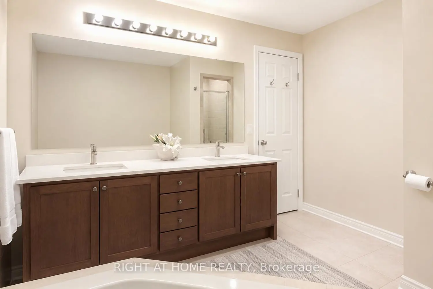 8900 Bathurst Street 10 photo 3