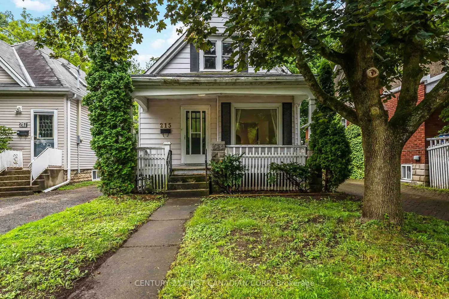 215 Bernard Avenue photo 3