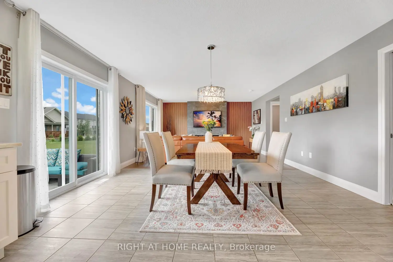 135 Stephenson Way photo 3