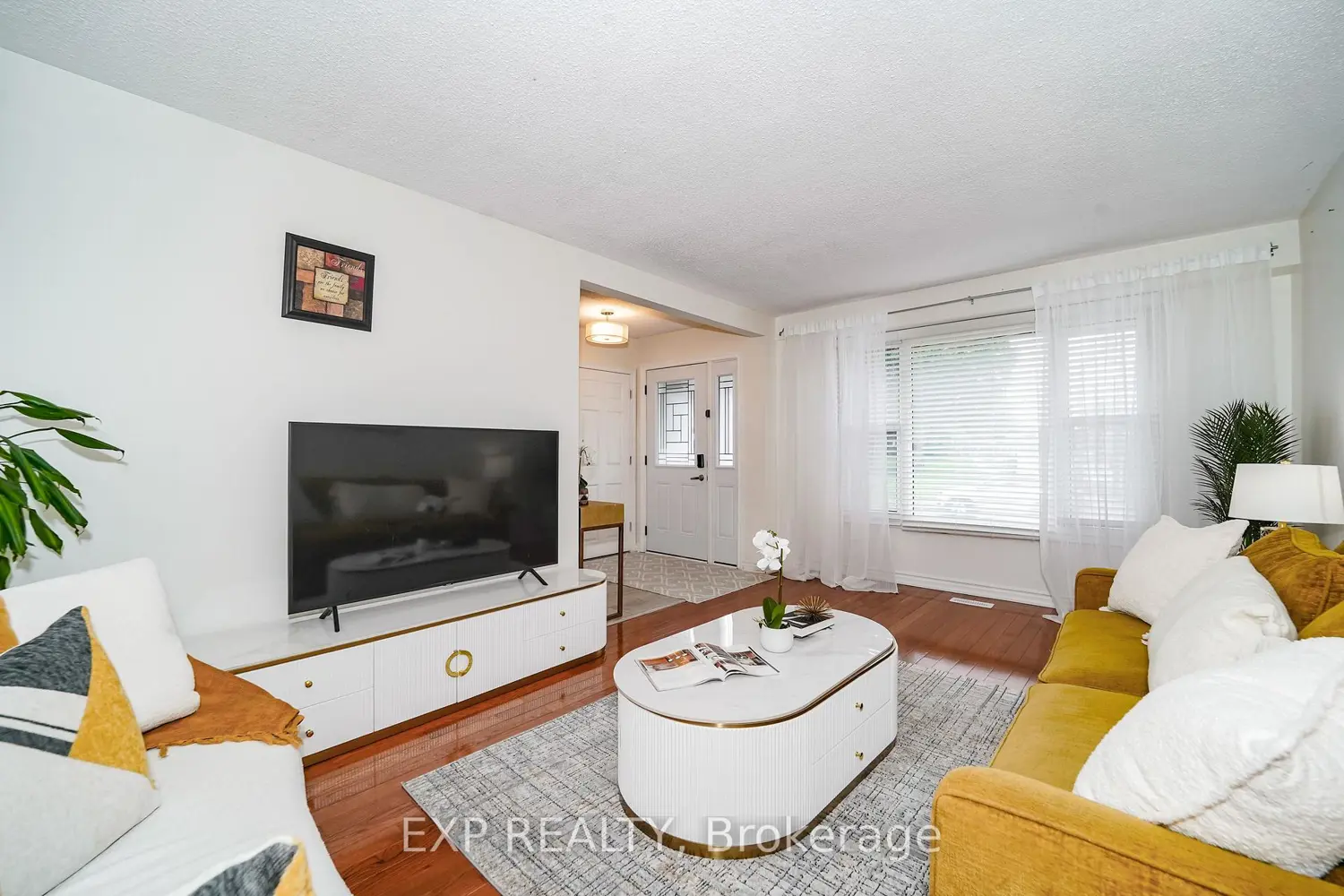 246 Mary Street photo 2