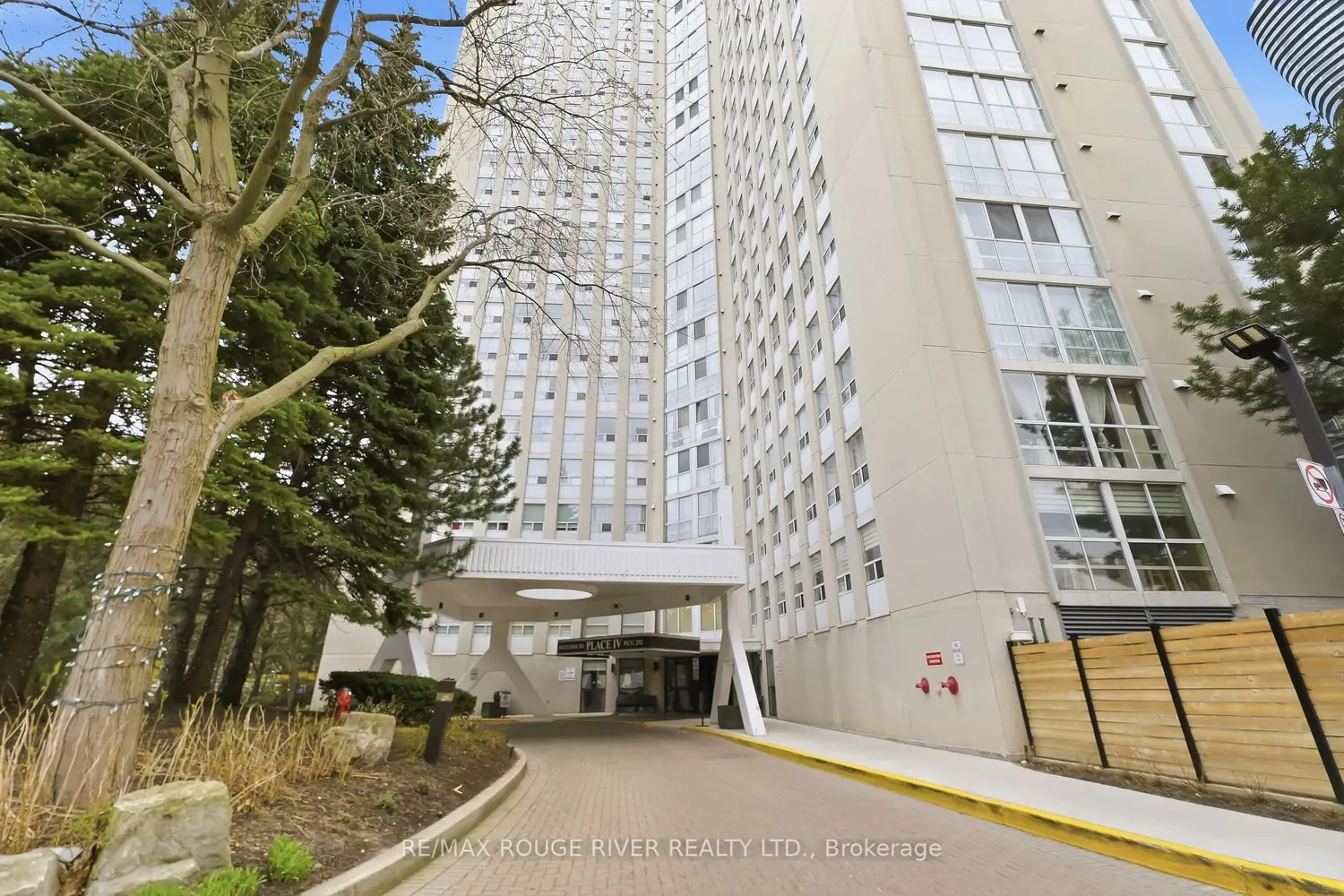 3650 Kaneff Crescent 1008