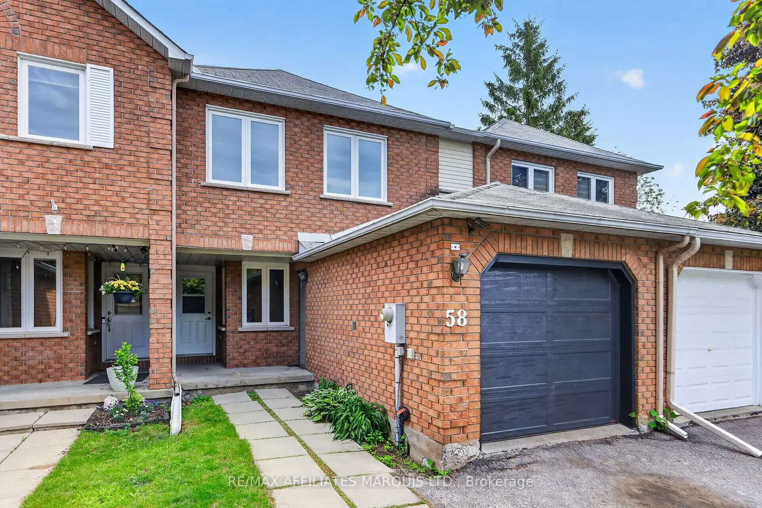 58 Robarts Crescent photo 2