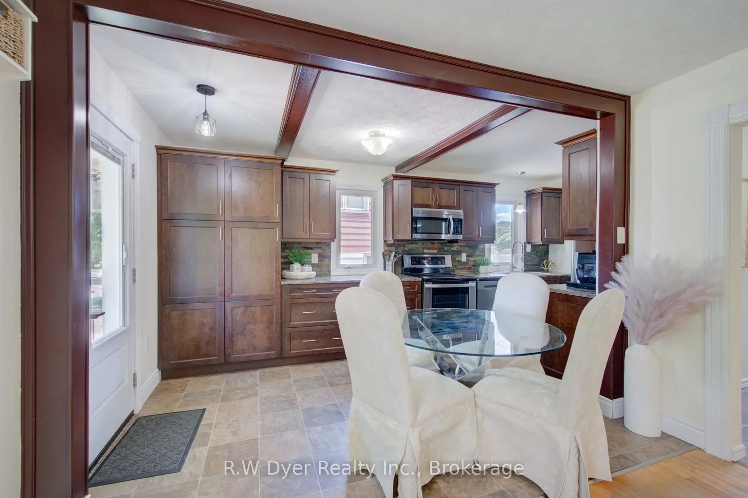 93 Stewart Avenue photo 5