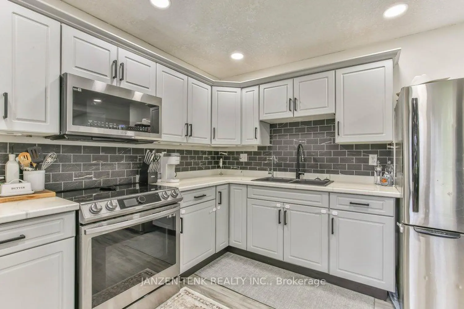 11793 Springfield Road photo 5