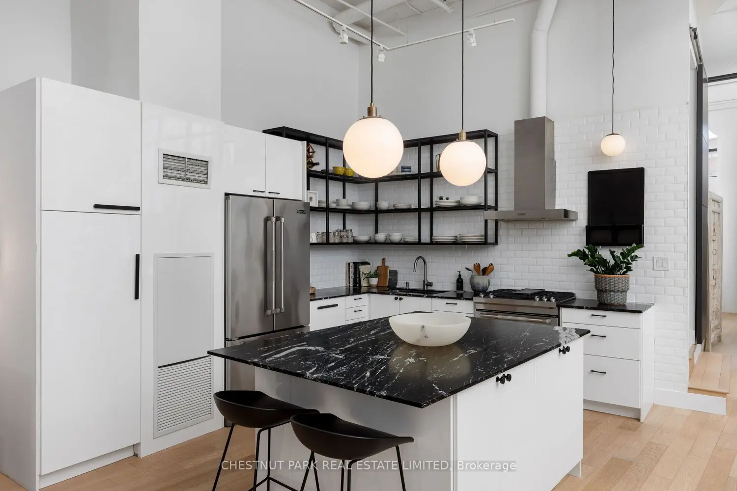 90 Sumach Street 313 photo 5