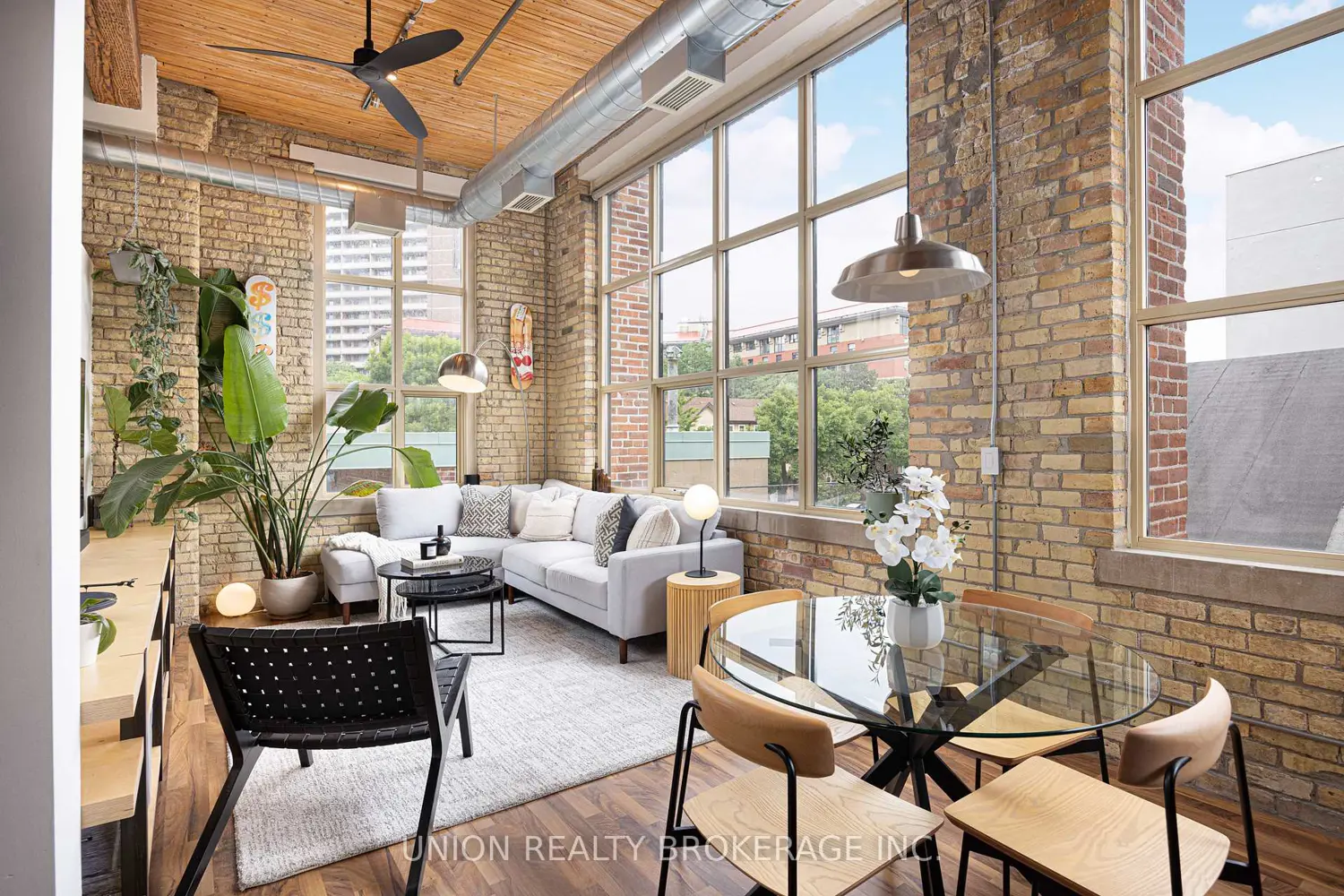736 Dundas Street 301