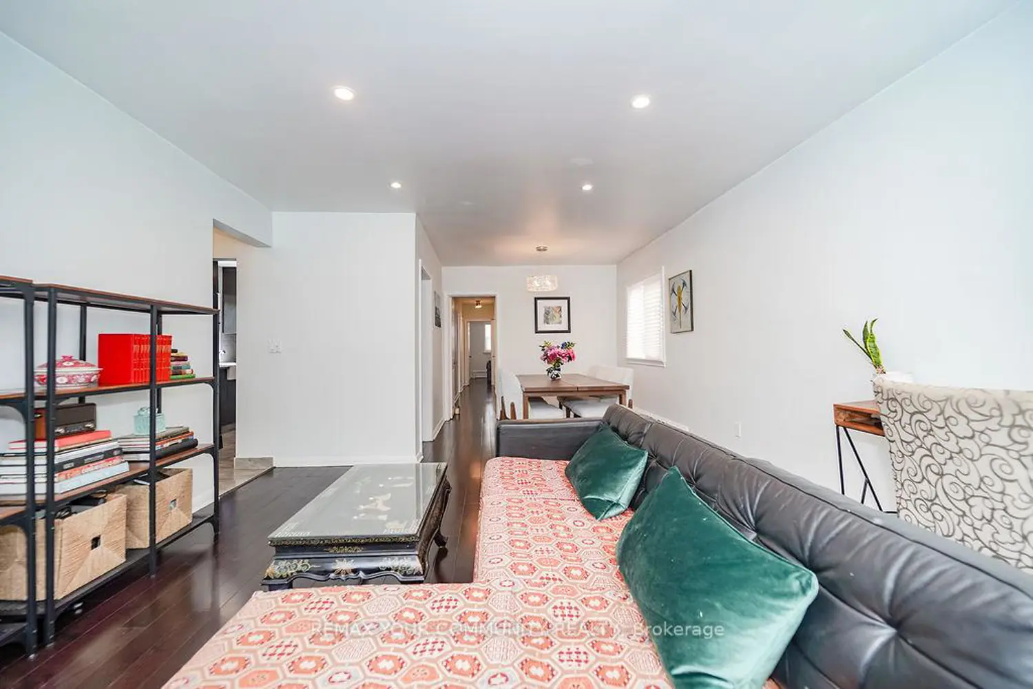 2 Rowley Avenue photo 3