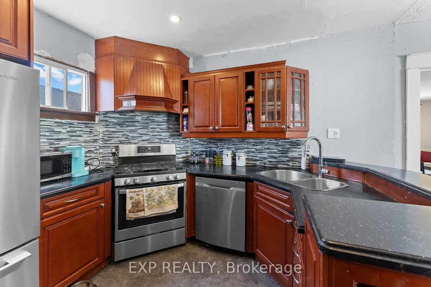 221 Bowen Road photo 3