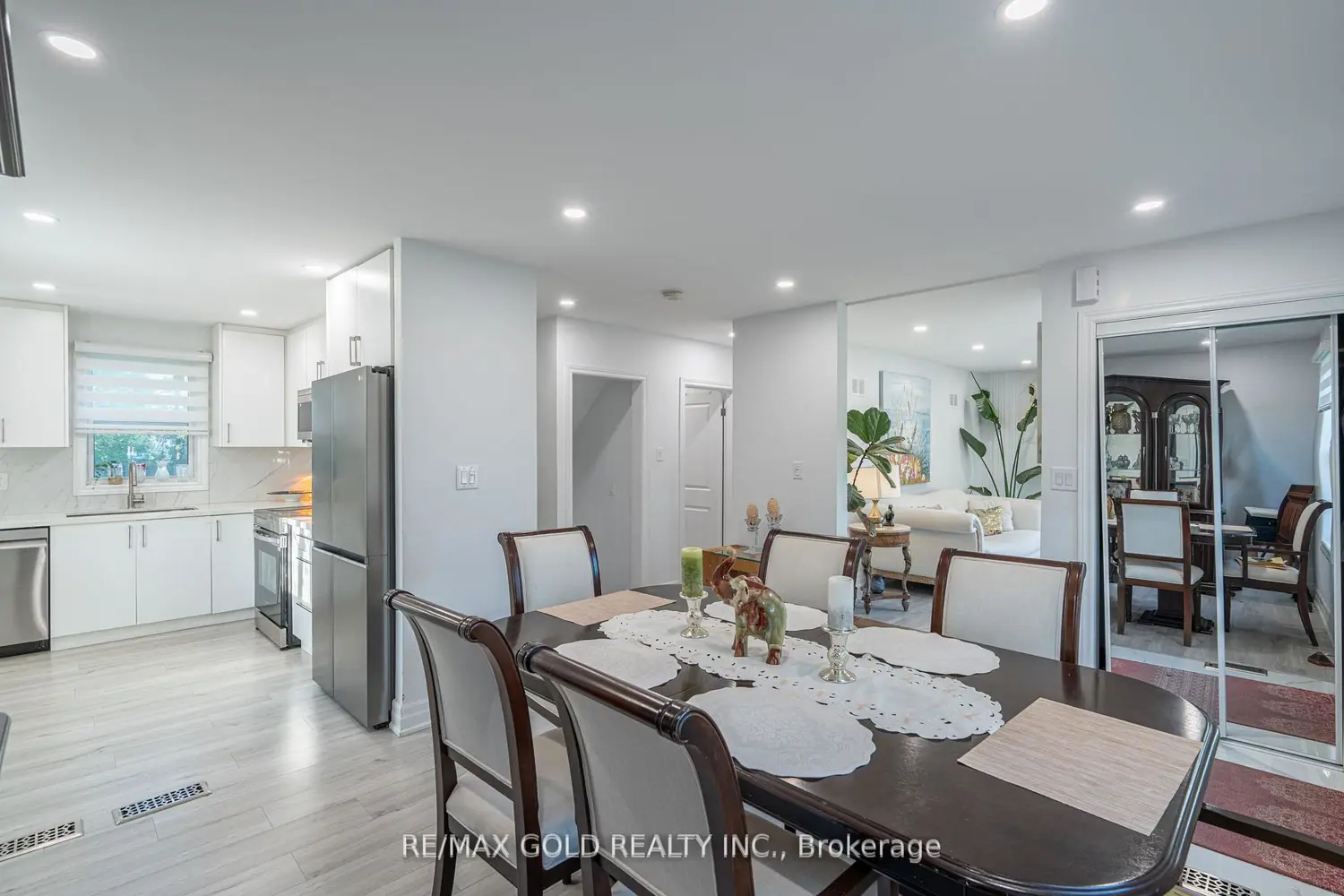 2015 Stanfield Road photo 5