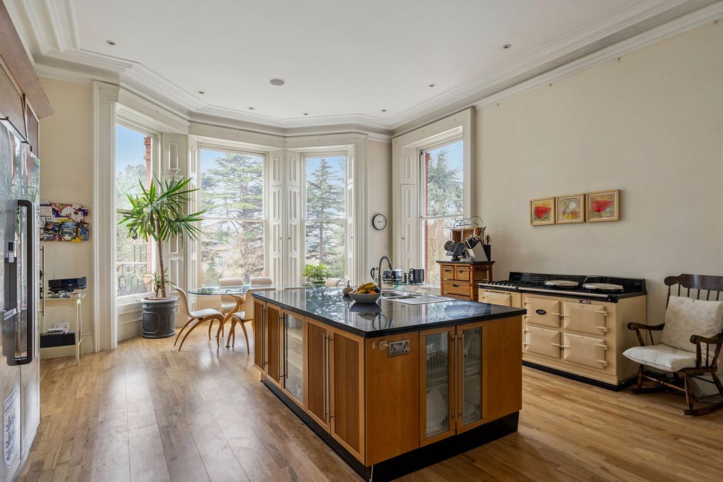 8 bed detached house for saleLubbock Road, Chislehurst BR7