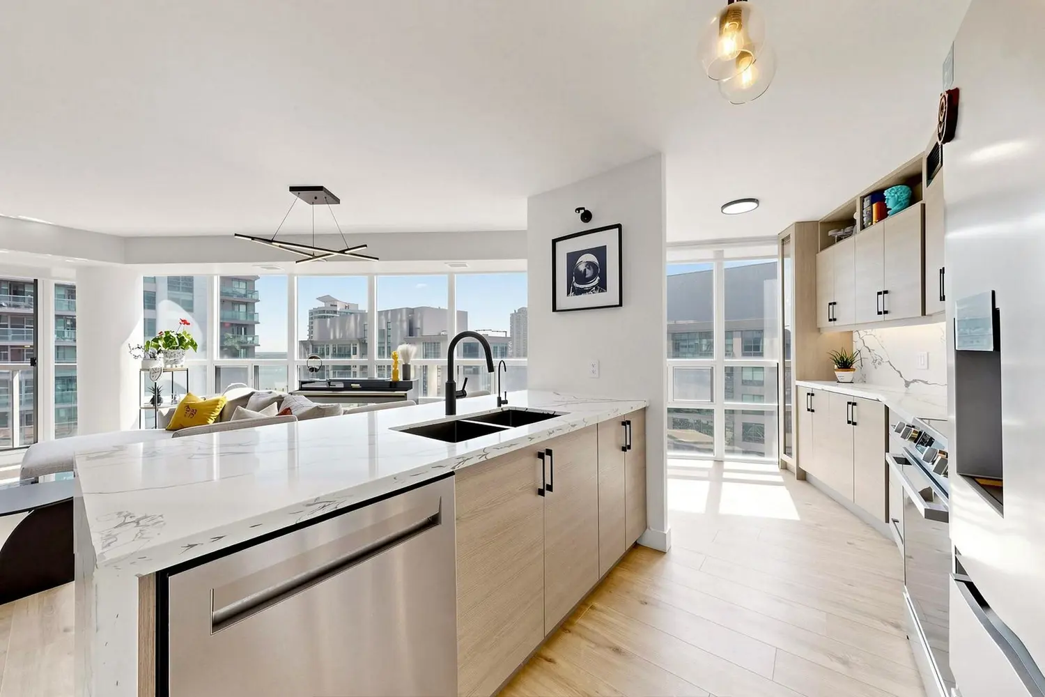 30 Grand Trunk Crescent 1911