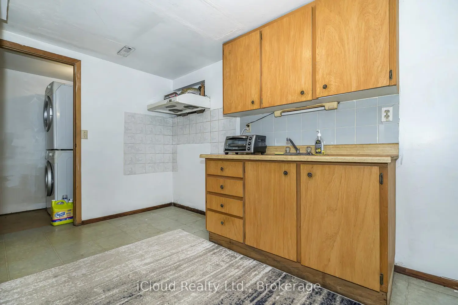 1704 Oberon Crescent photo 5