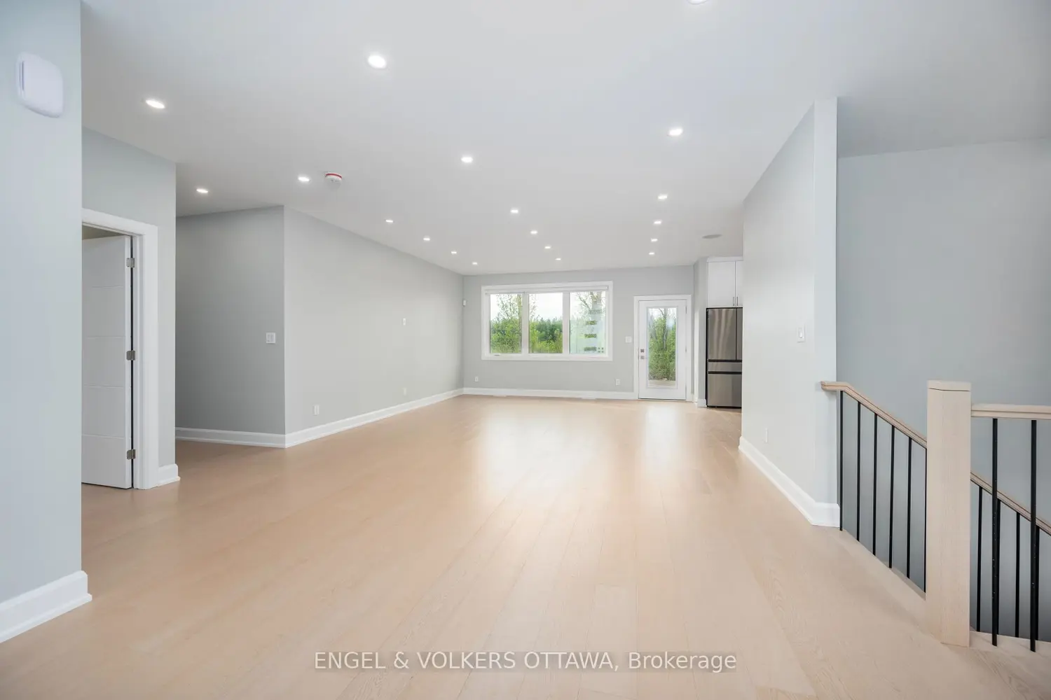 424 Ginger Crescent photo 2