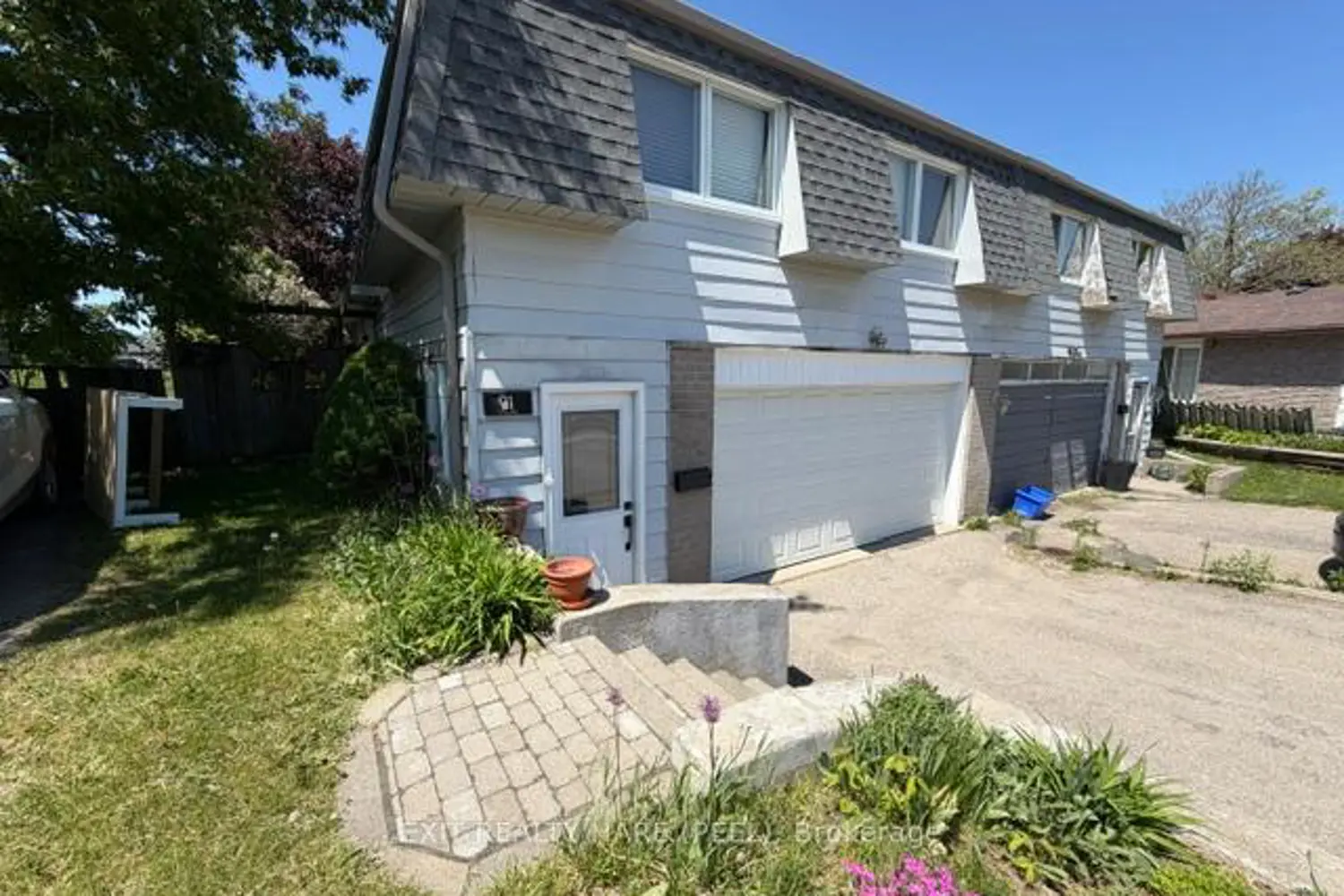 91 Burbank Crescent photo 2