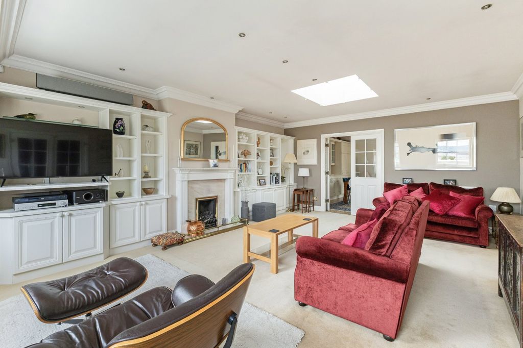 3 bed flat for saleThe Broad Walk, Imperial Square, Cheltenham, Gloucestershire GL50 photo 5