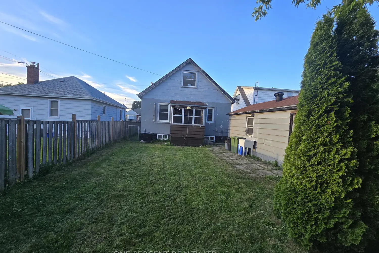 536 Queensdale Avenue photo 3