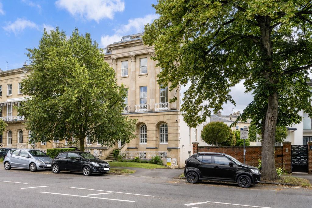 3 bed flat for saleQueens Parade, Cheltenham GL50