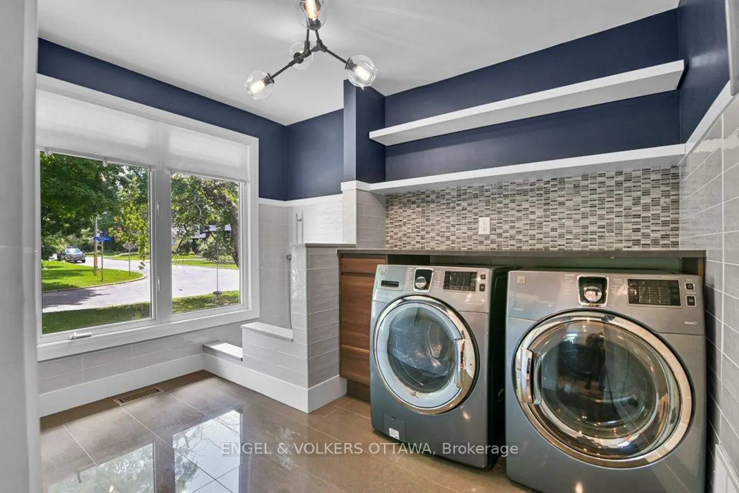 580 Thessaly Circle photo 3