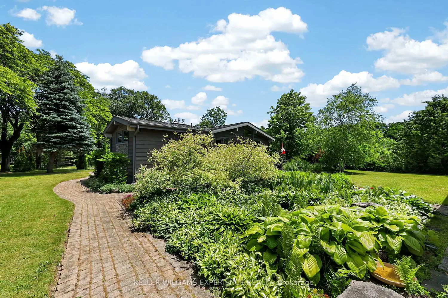 68 Royal Oak Drive photo 3