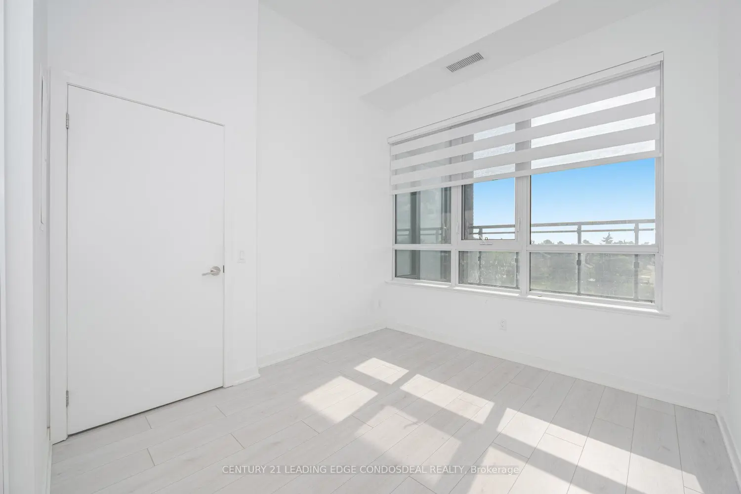 405 Dundas Street 234 photo 5