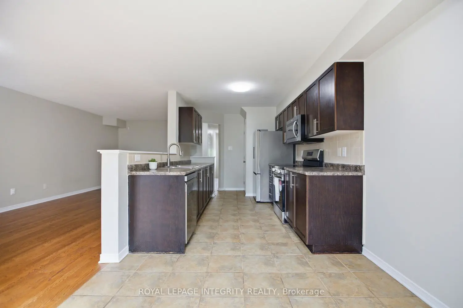 354 Rolling Meadow Crescent photo 5