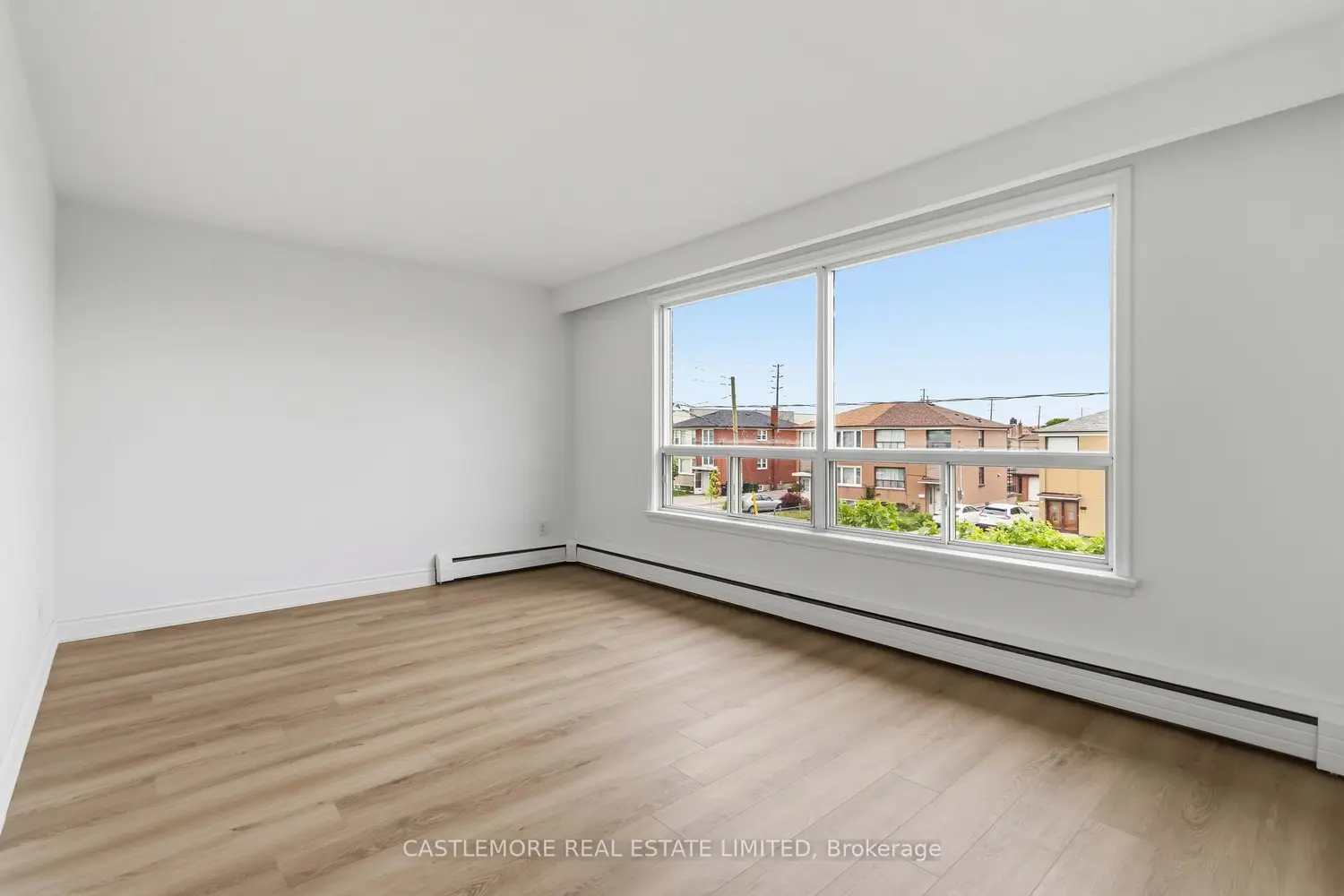 9 Allenby Avenue photo 5