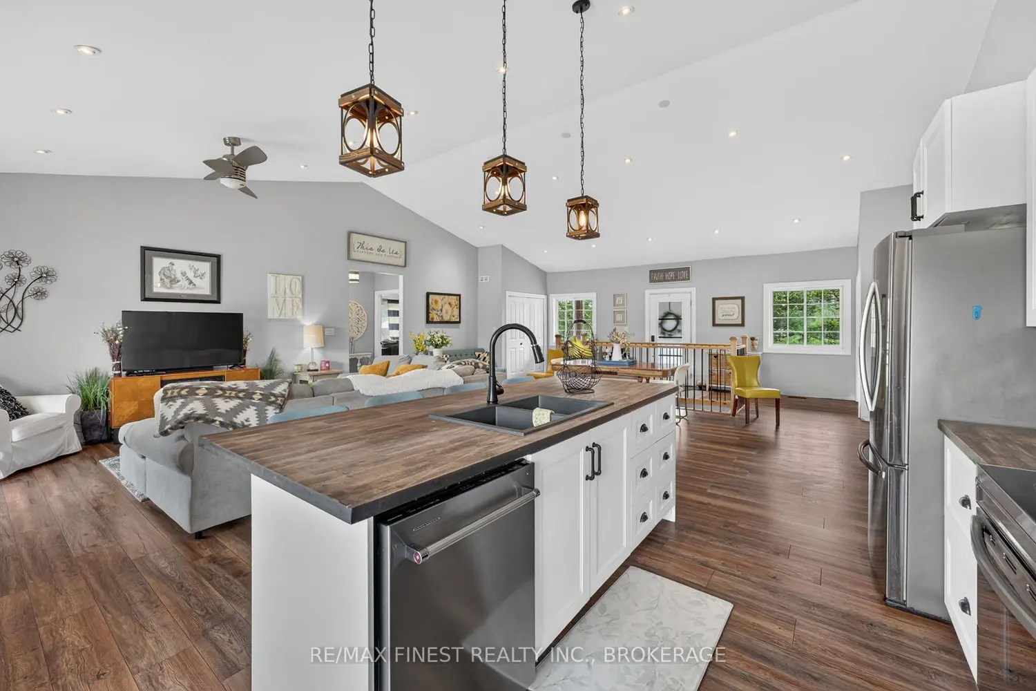 689 Glennelm Road photo 4