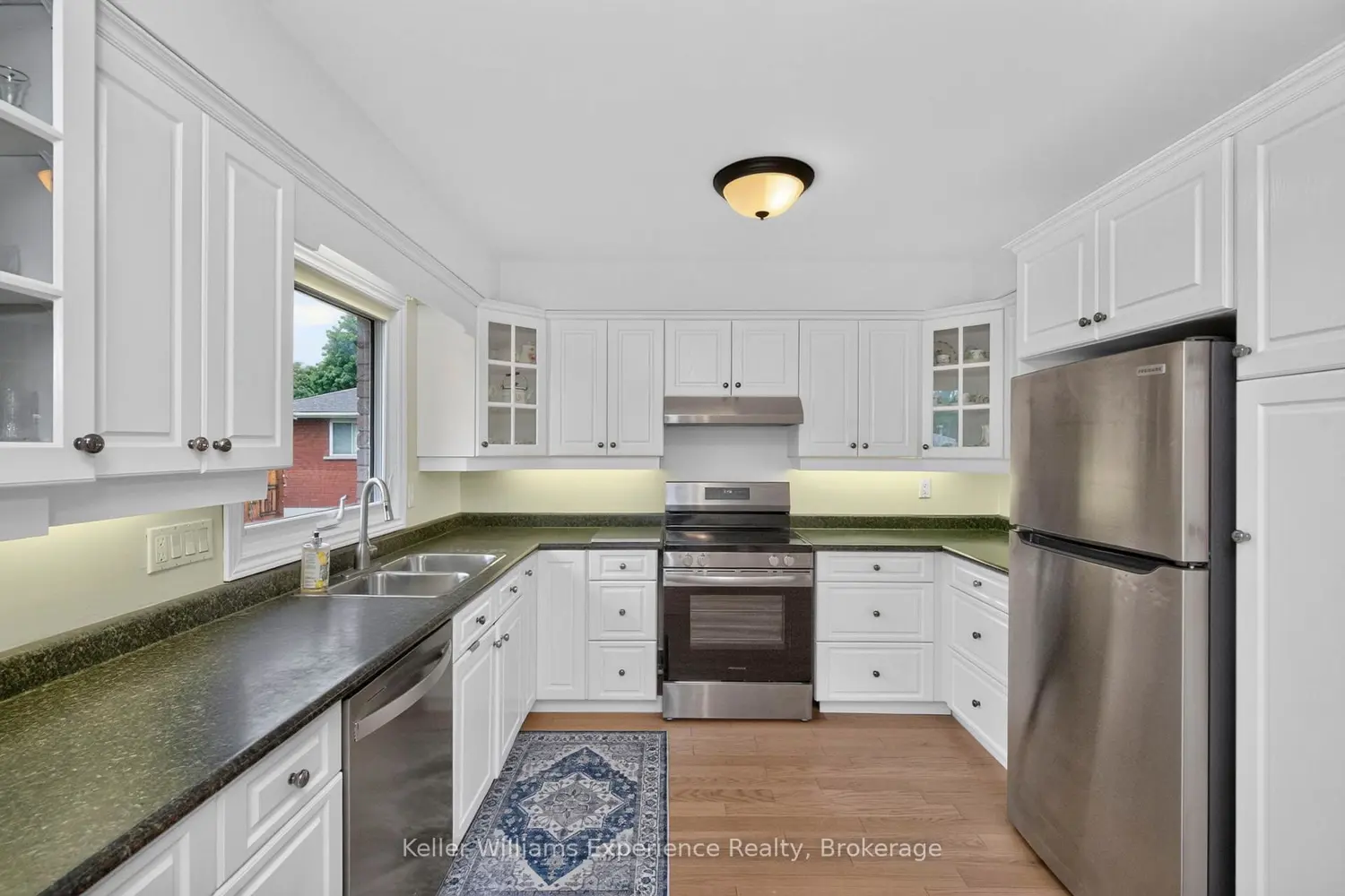 922 Playfair Road photo 5