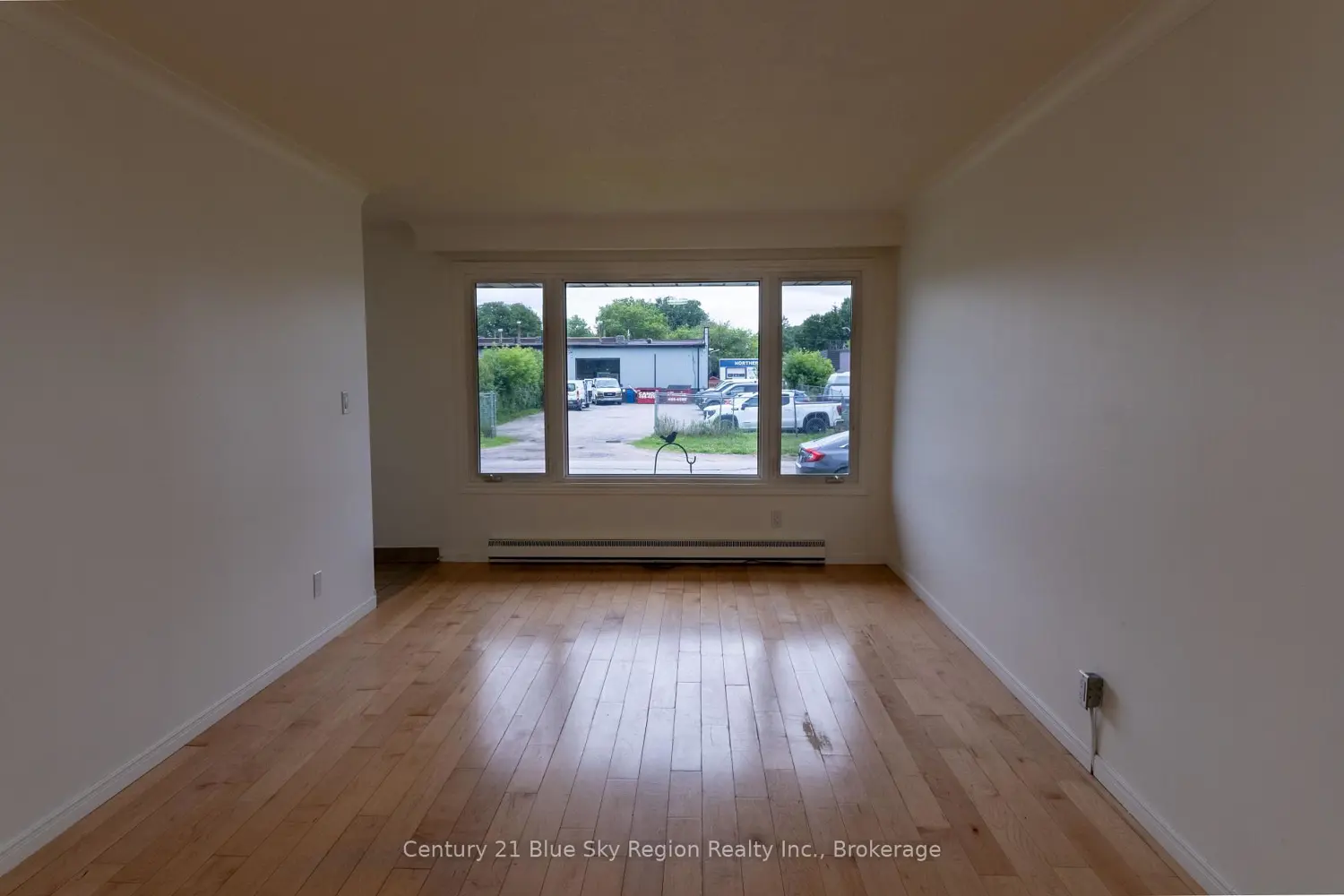 102 Lee Avenue photo 2