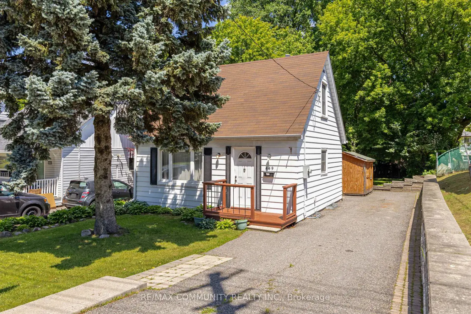 449 Ritson Road photo 2